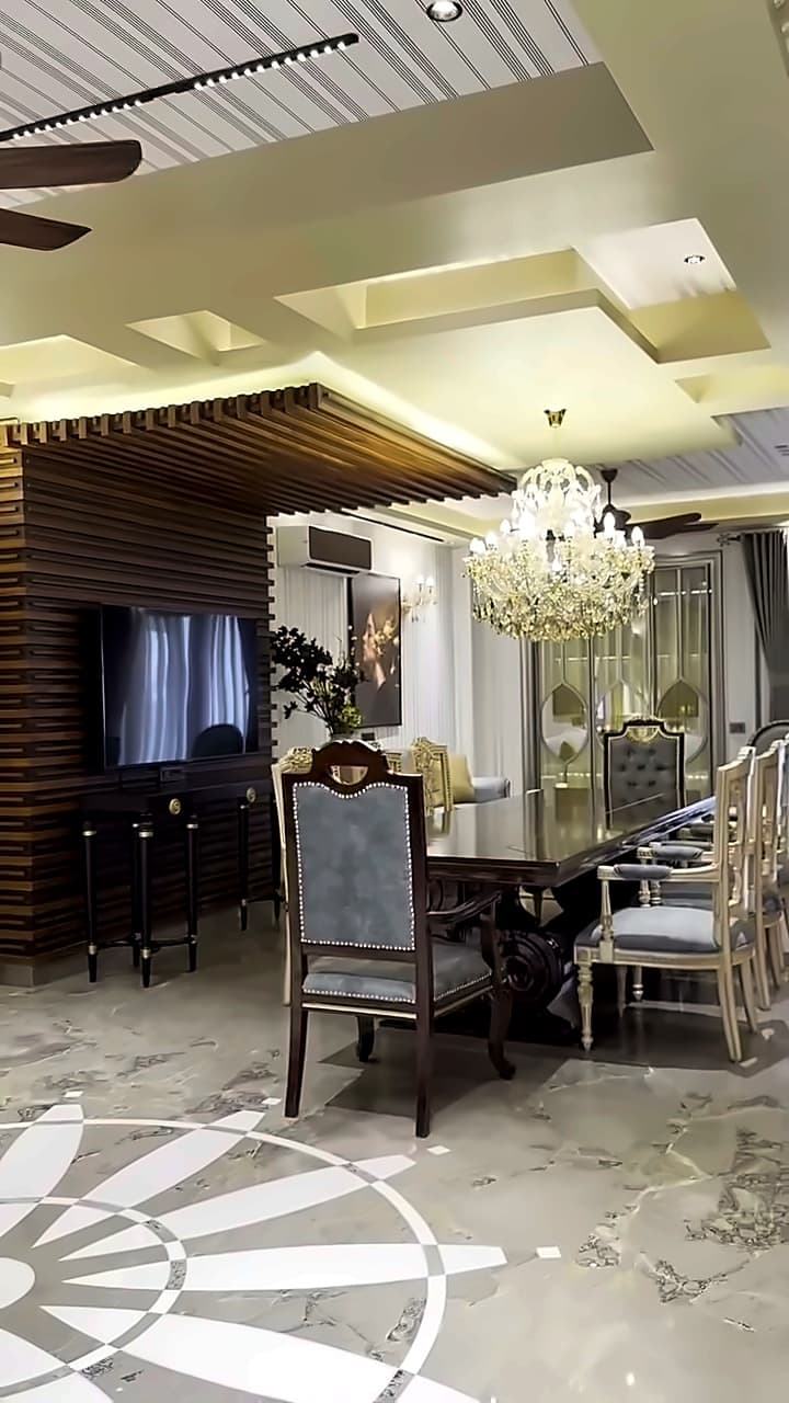 Residential Building in DLF Phase 4, Gurgaon — 6