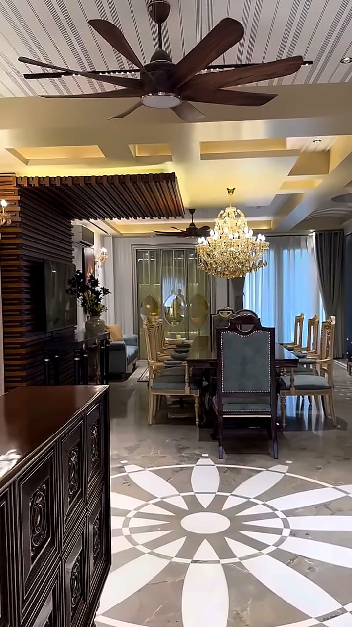 Residential Building in DLF Phase 4, Gurgaon