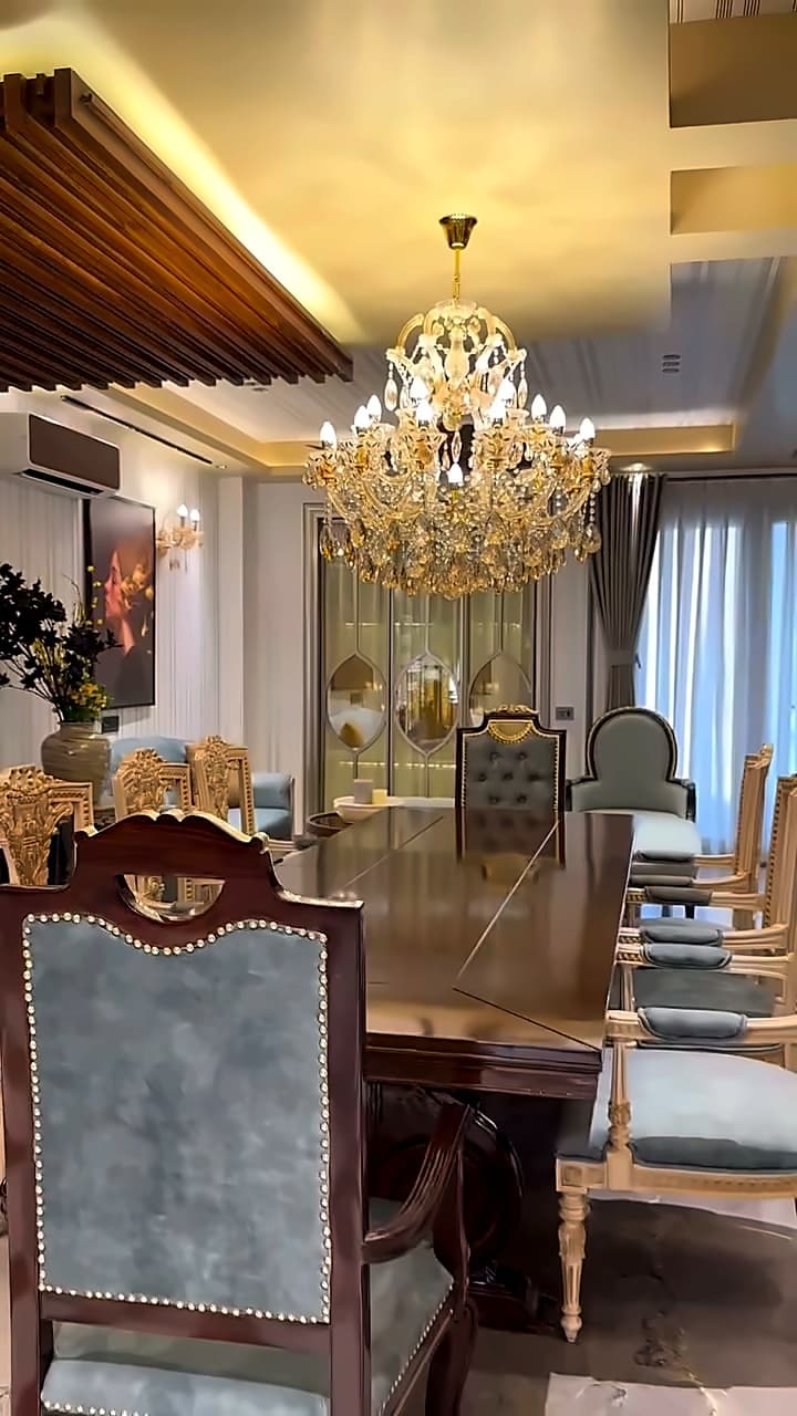 Residential Building in DLF Phase 4, Gurgaon — 7